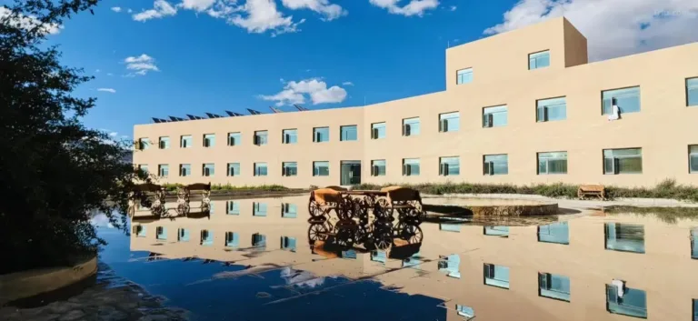 Zanda Tulin Castle Hotel
