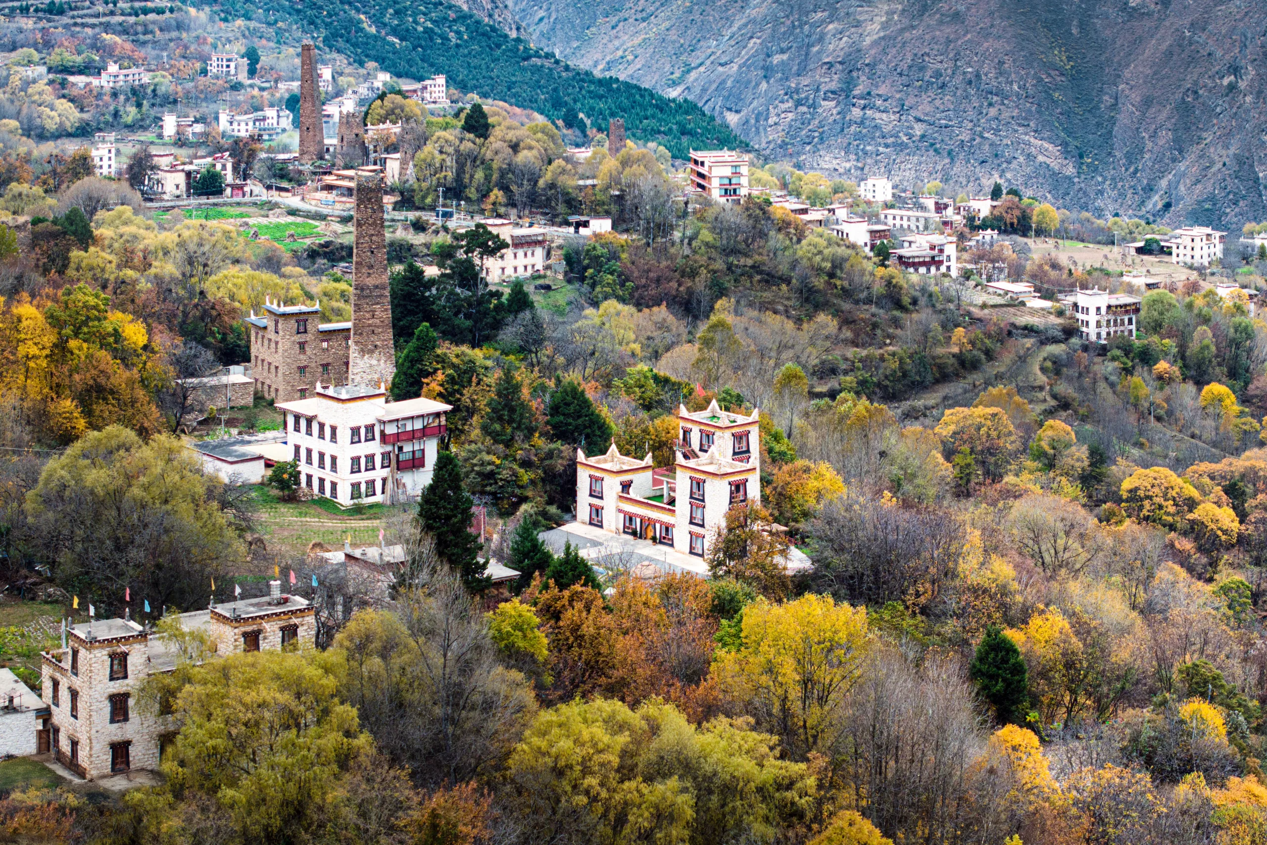 Zhonglu Tibetan Village in Sichuan