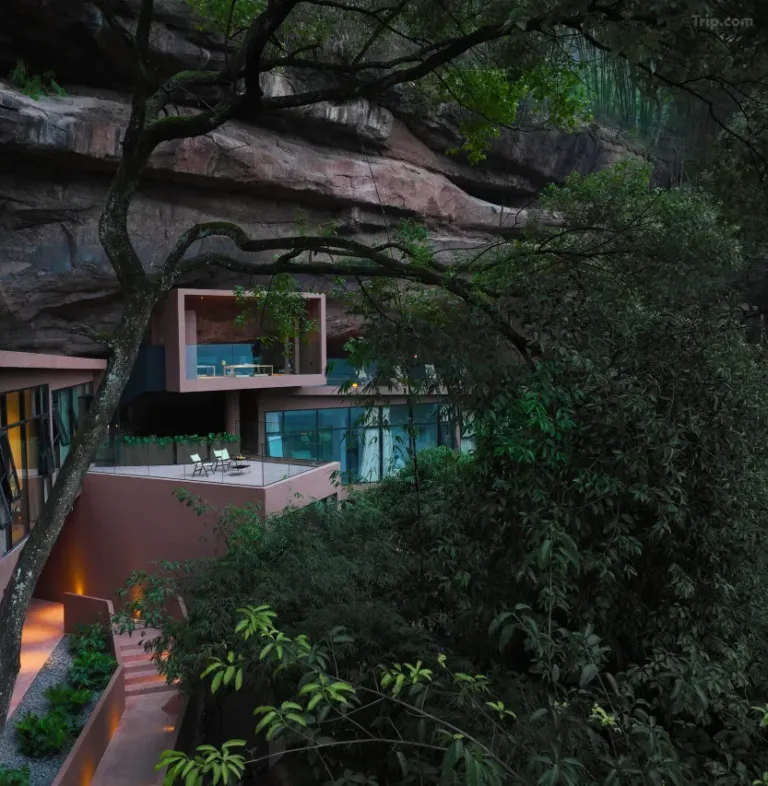 Jianglu Yalugu Hotel
